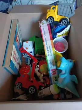 lot de petits jouets garçon