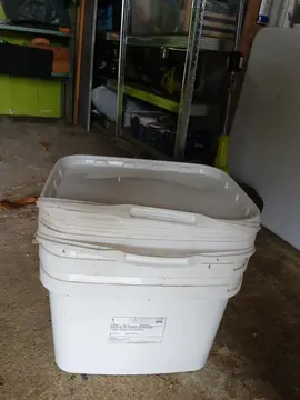 3 seaux de 10l et leur couvercle
