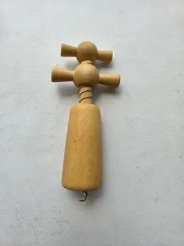 un tir boucons en bois