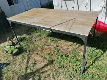 Table style industriel