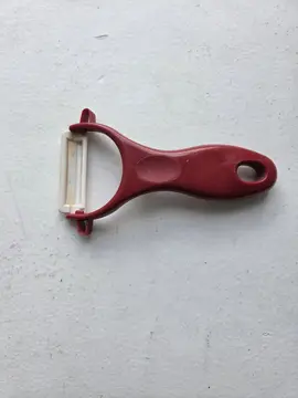 un epluche légumes