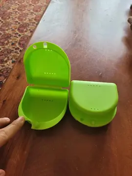 Boîtes à gouttières dents