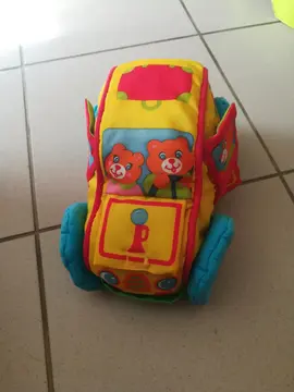 Voiture en tissu pour bébé