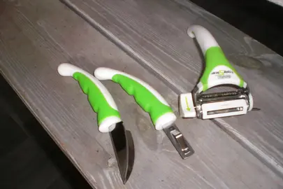 éplucheur avec accessoires de découpe/décoration