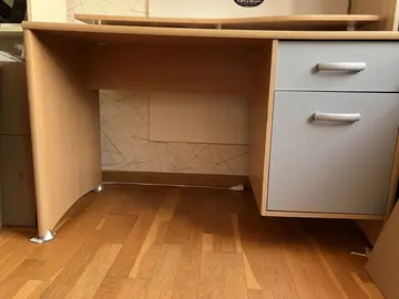 Bureau en bois avec caisson + siège bureau