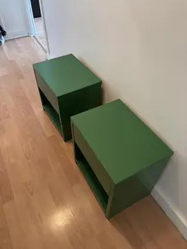 2 petits meubles verts