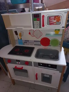 Petite cuisinière pour enfants
