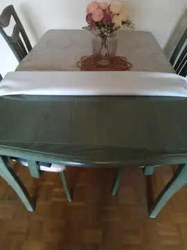 table avec 4 chaises vert d'eau