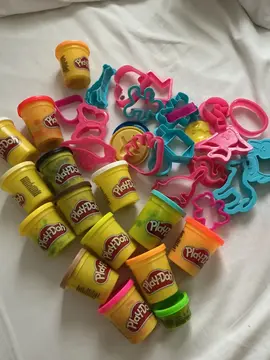 pâte à modeler play doh et moules
