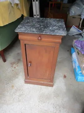 Ancienne table de chevet