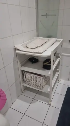 table à langer + matelas et panier
