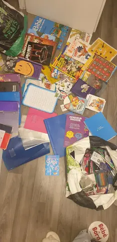 lot fournitures et livre