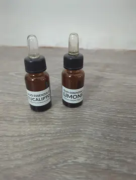 2 flacons à pipette vides