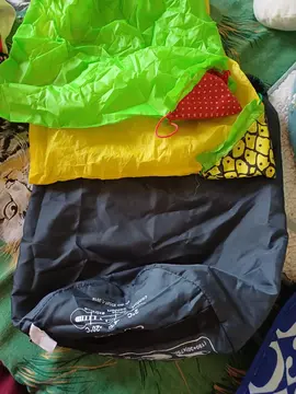 donne trois sacs