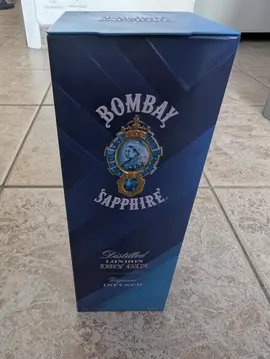 Jolie boîte Gin Bombay Sapphire