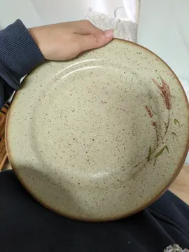3 assiettes en grès