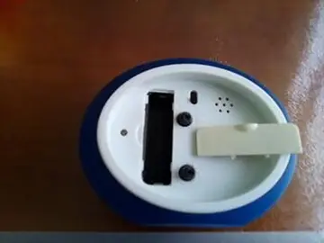 réveil bleu ou pendulette