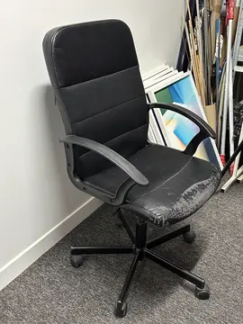 chaise de bureau doit partir aujourd'hui
