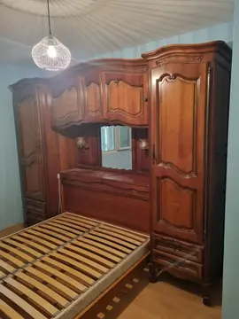 donne bahut, lit avec tour de lit merisier, machine à laver, 2 fauteuils, 1 table TV