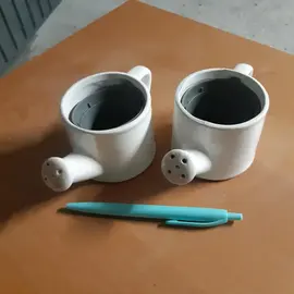 Petits caches pots en forme d'arrosoir