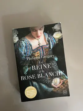 La reine à la rose blanche