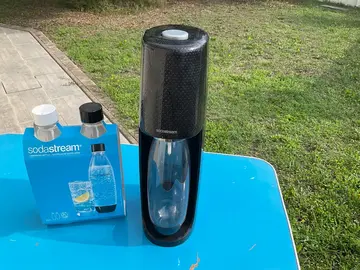 appareil sodastream + 2 bouteilles