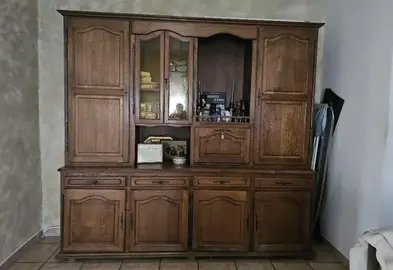 buffet en deux partie fait par un menuisier .en chêne ciré mais pas verni .