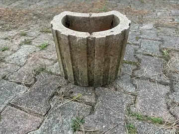 un bloc pour les talus (voir photo)