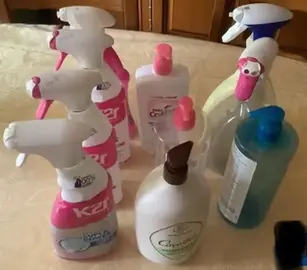 lot de flacons plastiques et pulvérisateurs VIDES