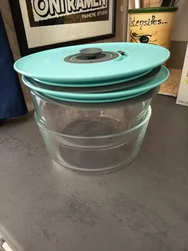 2 tupperwares Royal KVB