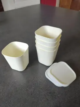 Lot de 5 pots à yahourts en plastique