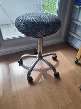 tabouret avec roulettes