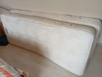 2 matelas Treca 80 x 190 bon état
