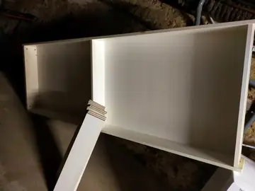 étagères en bois blanches