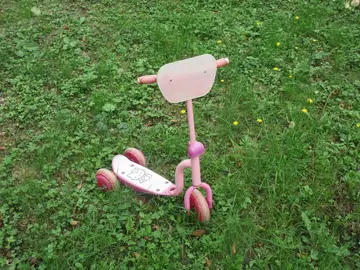 trottinette hello kitty, jeux de construction, sildats.