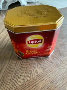 boîte métal vide