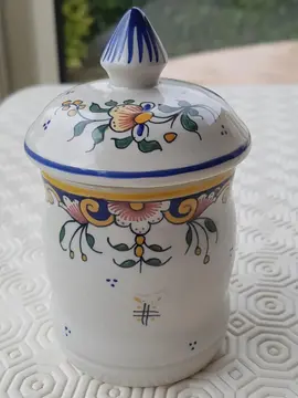 Petit pot avec couvercle en faïence de Rouen