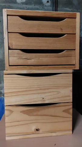 2 caisses en bois à tiroirs