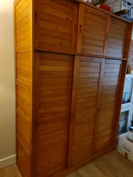 Armoire à portes coulissantes