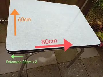 Table en Formica (à retaper)