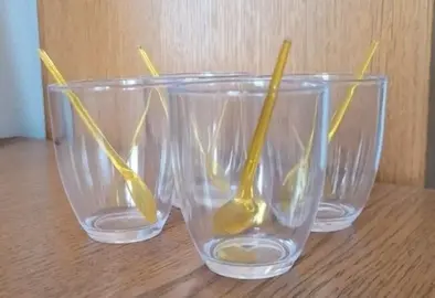 4 verrines en plastique