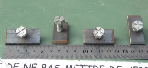 4 pièces métallique avec vis