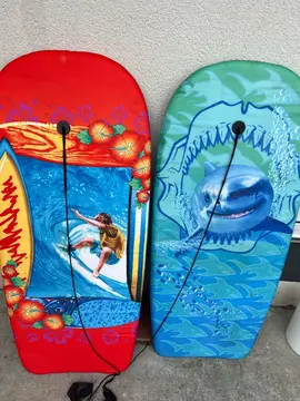 deux planches surf polystyrène