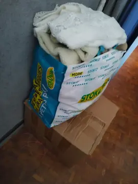 urgent donne un gros lot de vêtements