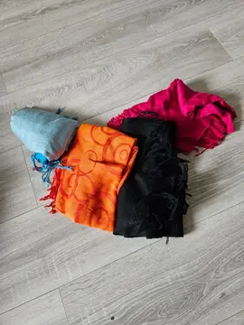 Lot d écharpes à donner