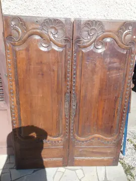 portes sculptées en noyer