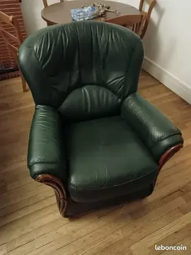 Deux fauteuils en cuir vert – excellent état
