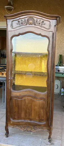 Vitrine en noyer