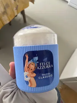 une boîte de talque neuve