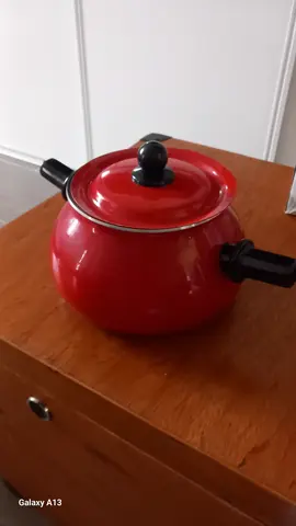 casserole pour feu et plaque à gaz.